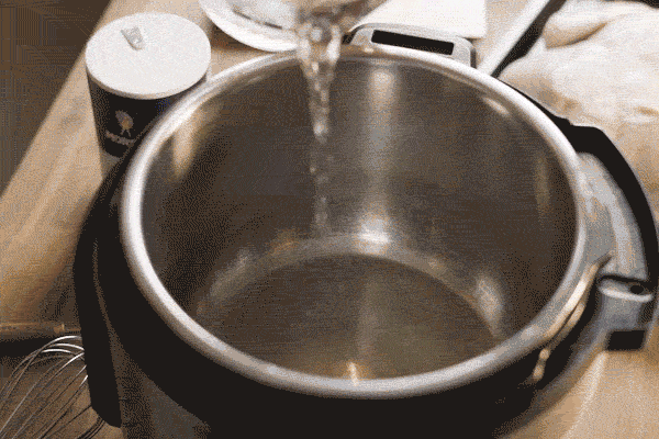 Water is poured into the Instant Pot inner pot to make salted poaching water for cold ginger chicken.